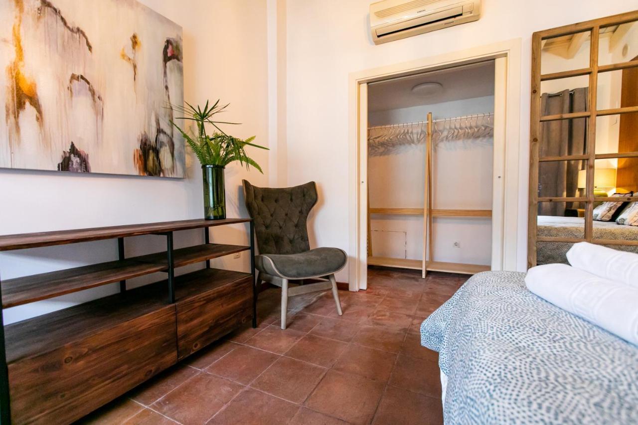 Apartamento 3 Dormitorios En Calle San Vicente. 塞维利亚 外观 照片